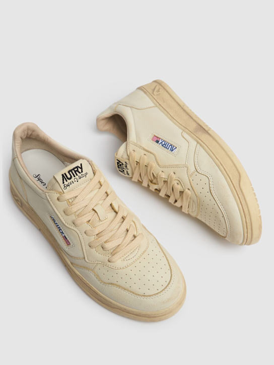 Autry: Super Vintage Low sneakers - White - men_2 | Luisa Via Roma