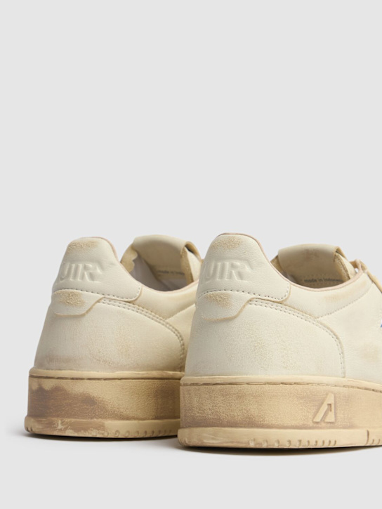 Autry: Super Vintage Low sneakers - White - men_4 | Luisa Via Roma