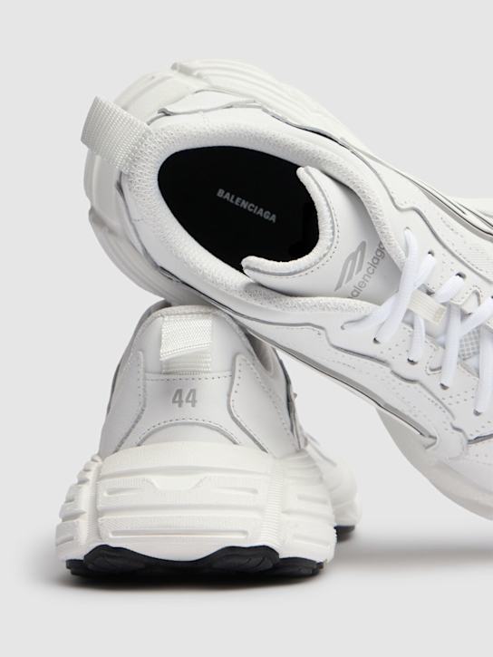 Balenciaga: Monday皮革&合成纤维运动鞋 - 白色/黑色 - men_4 | Luisa Via Roma