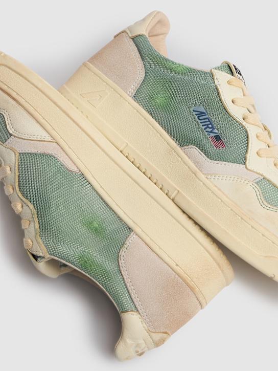 Autry: Super Vintage Low sneakers - Military/White - men_3 | Luisa Via Roma