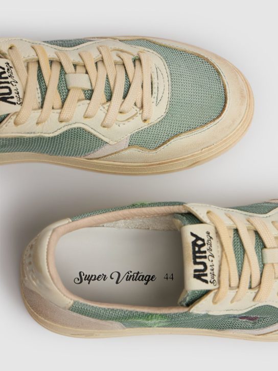 Autry: Super Vintage Low sneakers - Military/White - men_4 | Luisa Via Roma