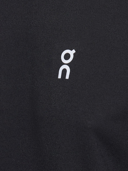 On: Train-T tech crop t-shirt - Black - women_4 | Luisa Via Roma