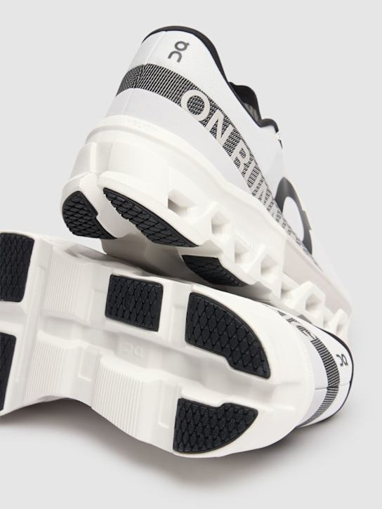 On: Cloudmonster 2 sneakers - White/Frost - men_4 | Luisa Via Roma