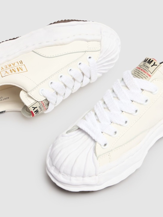 Mihara Yasuhiro: Ledersneakers „Blakey“ - Weiß - women_2 | Luisa Via Roma