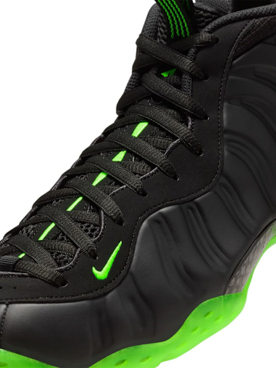 Nike: Sneakers Air Foamposite One - Black/Volt - men_2 | Luisa Via Roma