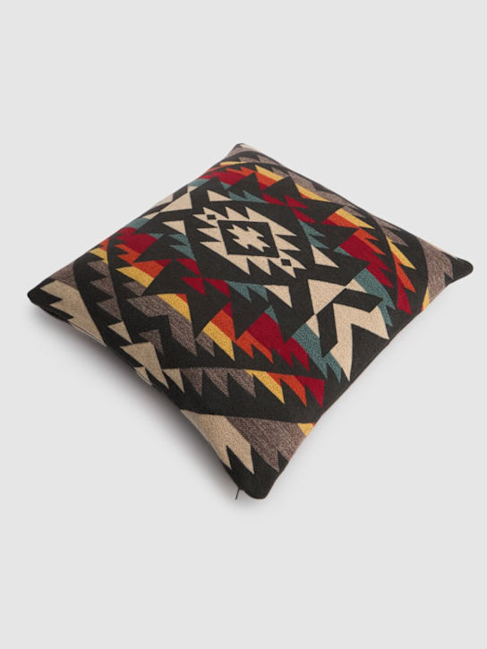 Pendleton Woolen Mills: Knit pillow - ecraft_1 | Luisa Via Roma