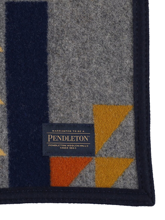 Pendleton Woolen Mills: Spider Rock napped jacquard throw - ecraft_1 | Luisa Via Roma