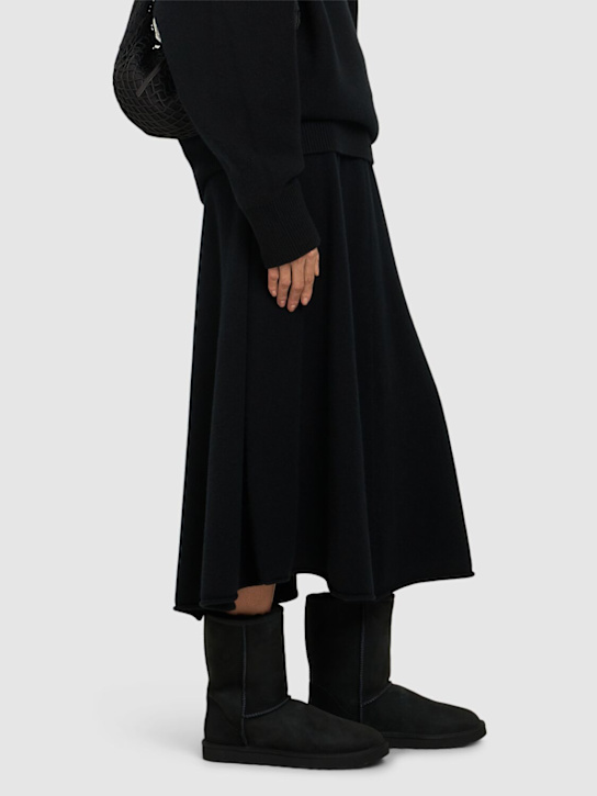 Ugg: 10mm Classic Short II shearling boots - Black - women_1 | Luisa Via Roma