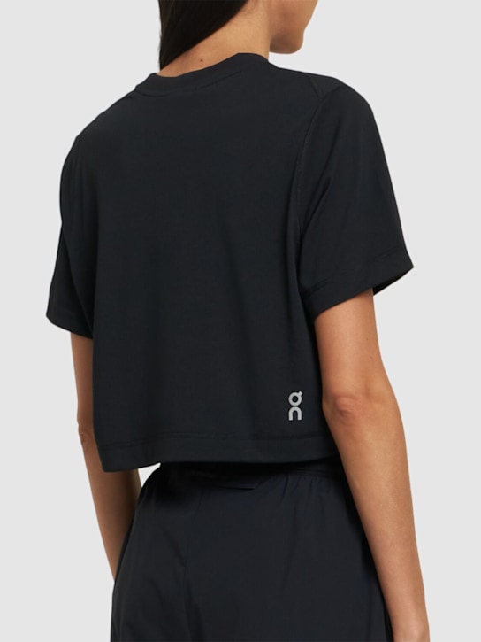 On: Train-T tech crop t-shirt - Black - women_2 | Luisa Via Roma