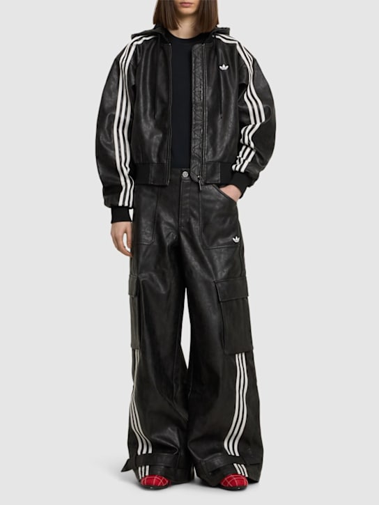adidas Originals: Logo cargo pants - women_1 | Luisa Via Roma