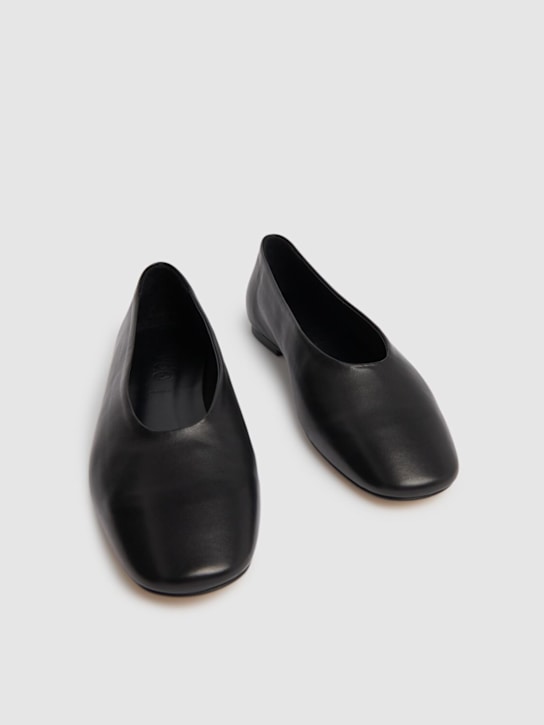 Aeyde: 10mm Kirsten leather flats - Black - women_2 | Luisa Via Roma