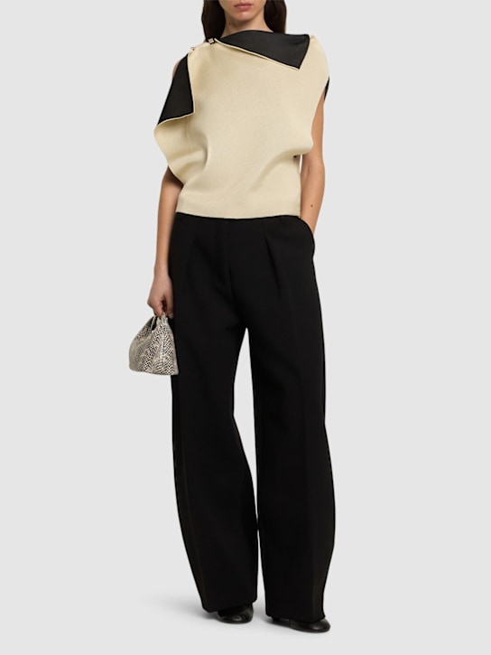 Jacquemus: Top asimmetrico La Maille Trapeze - Giallo Chiaro - women_1 | Luisa Via Roma