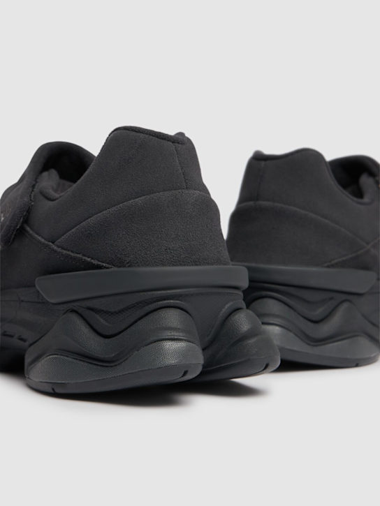 New Balance: 8040 sneakers - Triple Black - women_3 | Luisa Via Roma