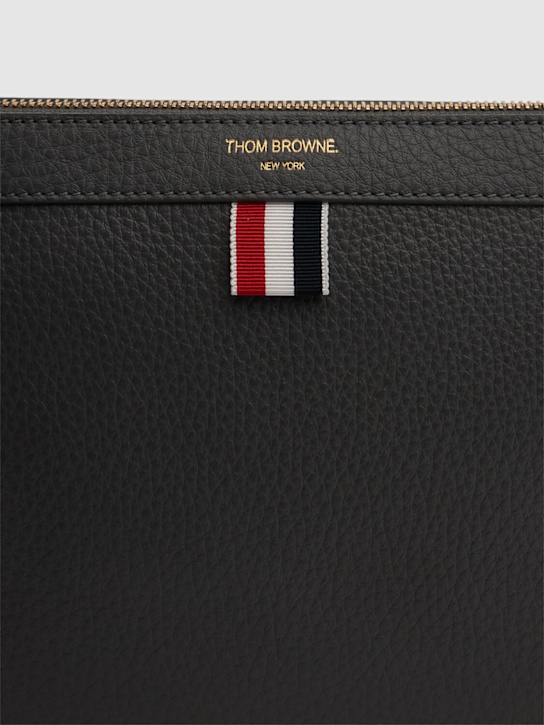 Thom Browne: Soft grained leather toiletry bag - Dark Grey - men_2 | Luisa Via Roma