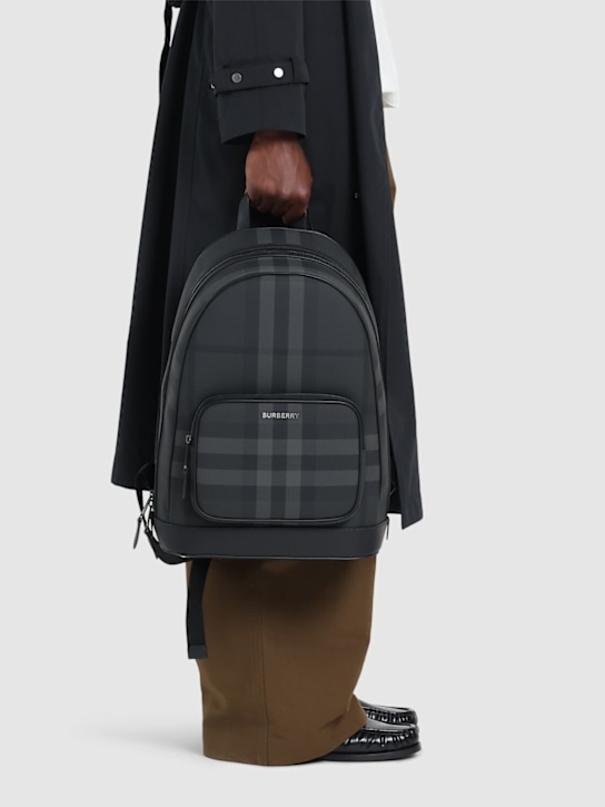 Burberry: RUCKSACK AUS E-CANVAS MIT KAROS - men_1 | Luisa Via Roma