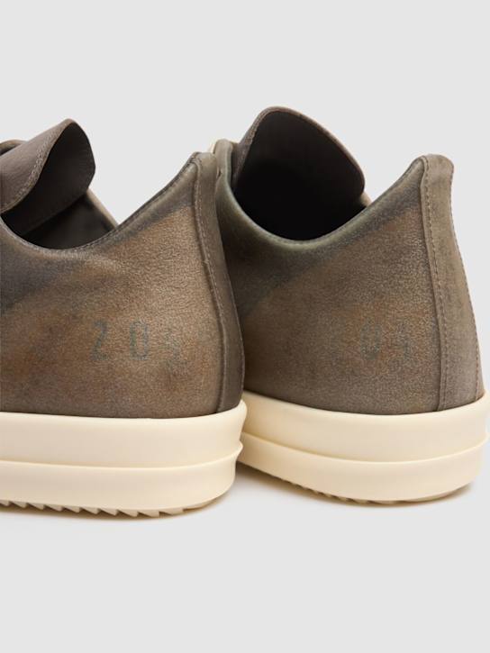 Rick Owens: Low Sneaks sneakers - Dust/Milk - men_3 | Luisa Via Roma