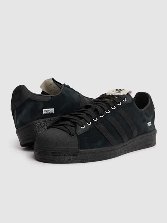 adidas Originals: SFTM Superstar 82运动鞋 - 黑色 - men_2 | Luisa Via Roma