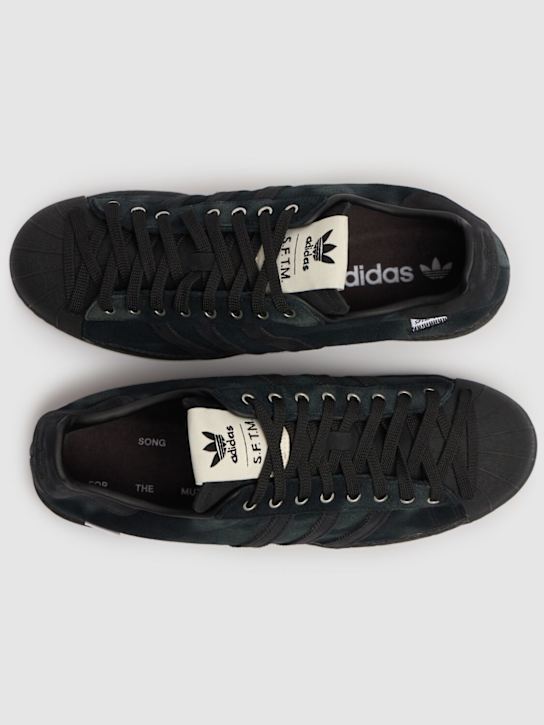 adidas Originals: SFTM Superstar 82运动鞋 - 黑色 - men_3 | Luisa Via Roma