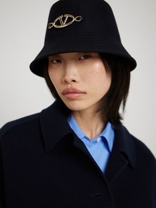 Valentino Garavani: Vlogo bucket hat - women_1 | Luisa Via Roma