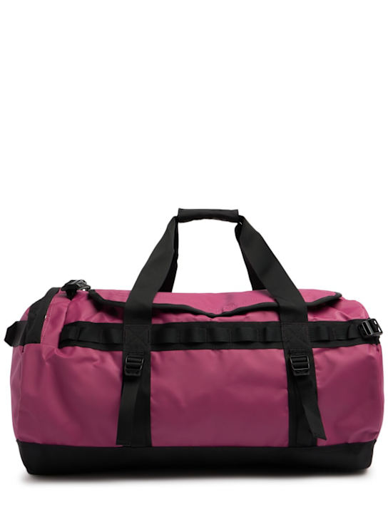 The North Face: Bolso duffle M Base Camp - Cyber Berry - men_0 | Luisa Via Roma