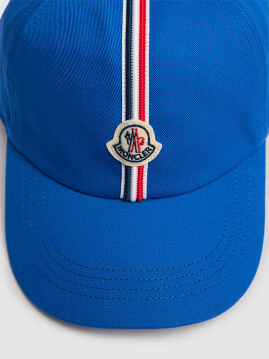 Moncler: Cappello baseball in cotone con profili tricolore - Blu Elettrico - kids-boys_1 | Luisa Via Roma