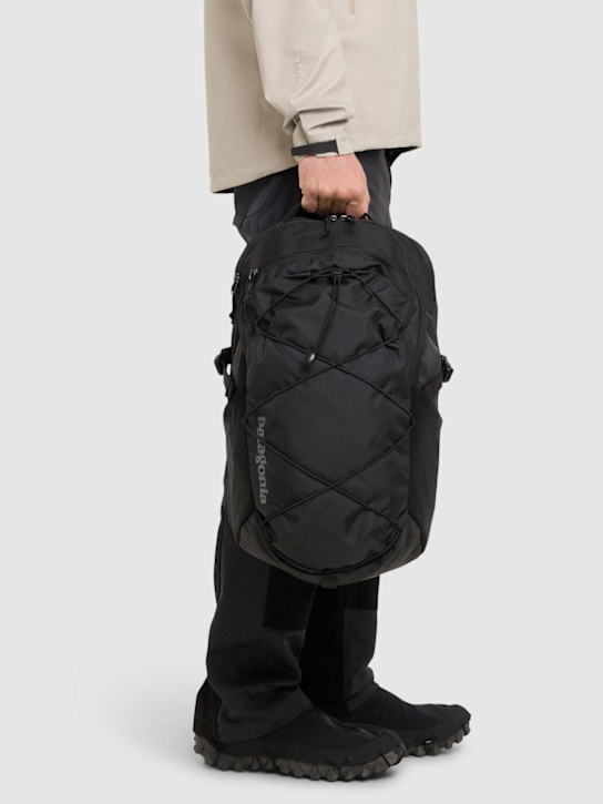 Patagonia: 30L Refugio Day Pack tech backpack - men_2 | Luisa Via Roma