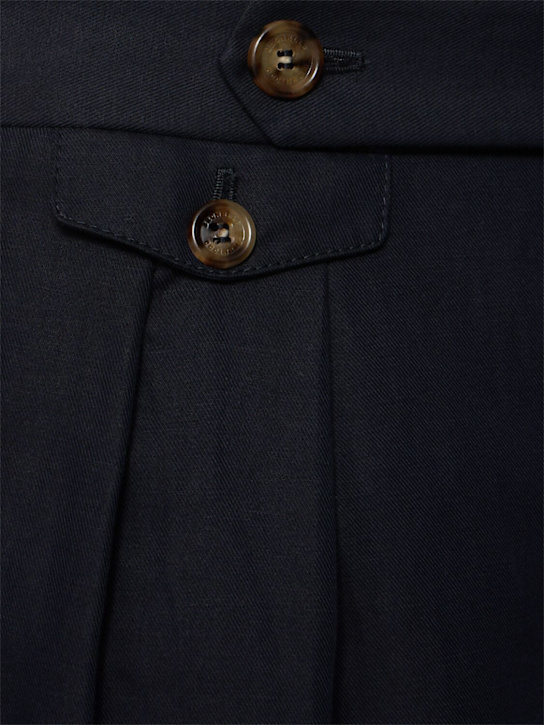 Brunello Cucinelli: Pleated cotton & linen shorts - Navy - men_2 | Luisa Via Roma