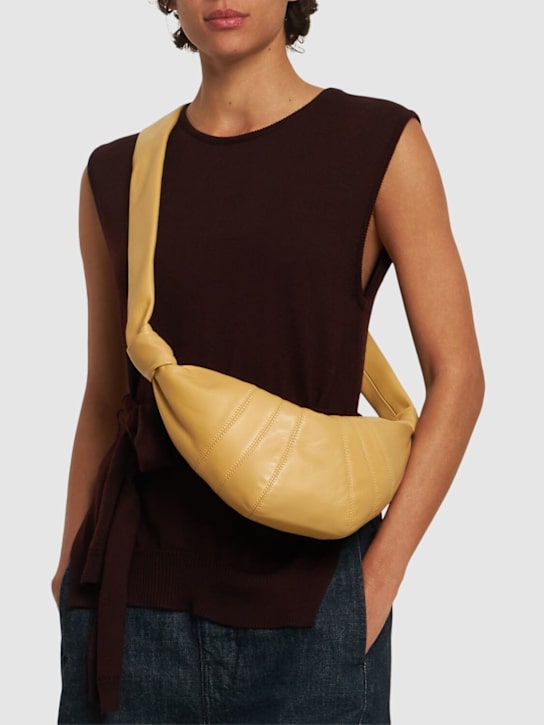 Lemaire: Small Croissant ソフトナッパショルダーバッグ - women_1 | Luisa Via Roma