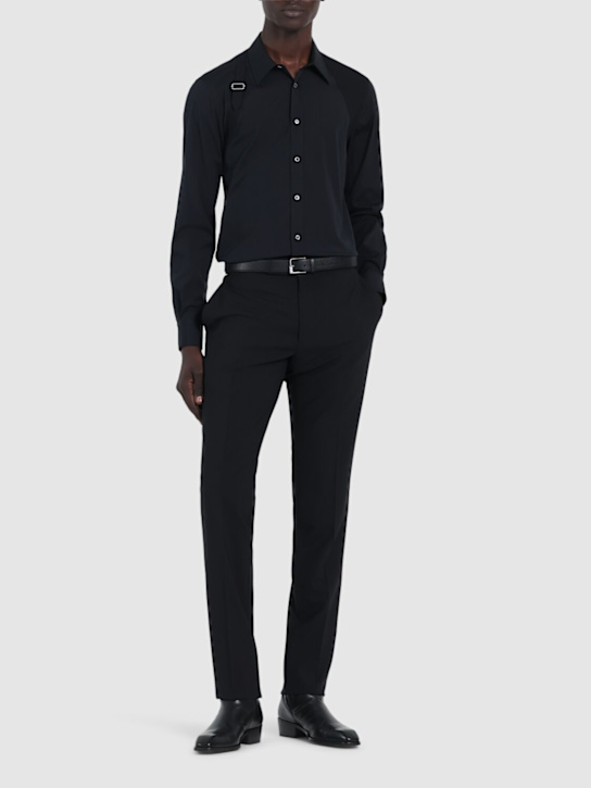 McQueen: Camisa de de algodón stretch con arnés - Negro - men_1 | Luisa Via Roma