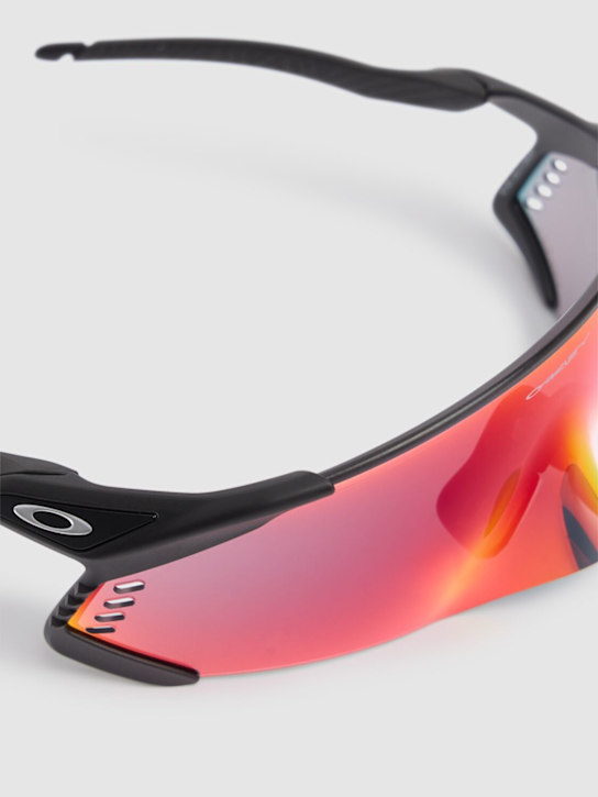 Oakley: Velo Kato sunglasses - Matte Black/Red - men_3 | Luisa Via Roma