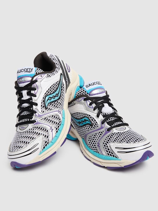 Saucony: Progrid Triumph 4 sneakers - White/Blue - women_2 | Luisa Via Roma