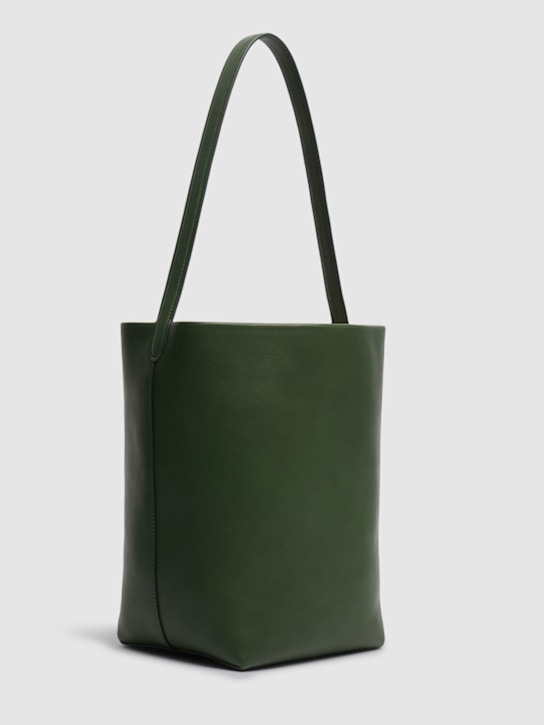 The Row: Medium n/s park saddle leather tote bag - women_4 | Luisa Via Roma