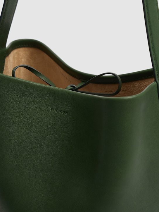 The Row: Medium n/s park saddle leather tote bag - women_3 | Luisa Via Roma