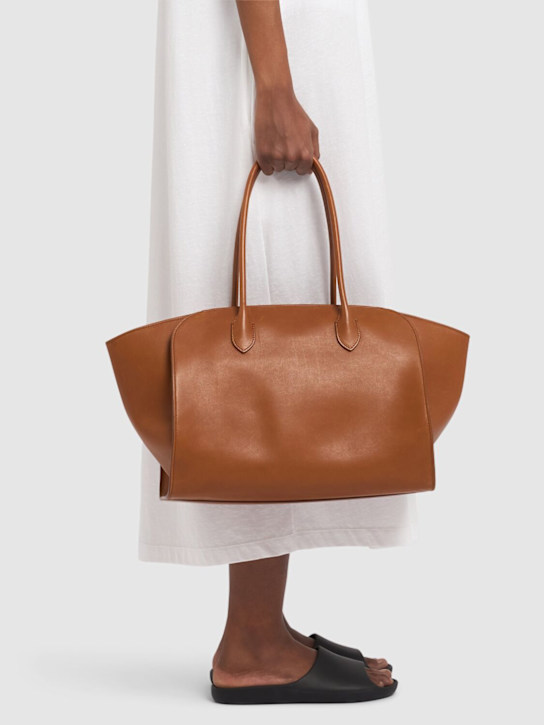 The Row: Marlo 14 saddle leather tote bag - women_1 | Luisa Via Roma