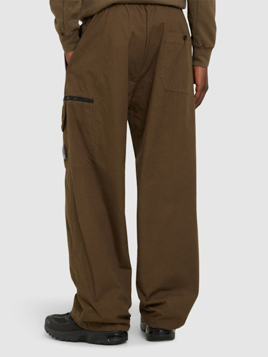 C.P. Company: Microreps boxy cargo lens pants - Green - men_2 | Luisa Via Roma