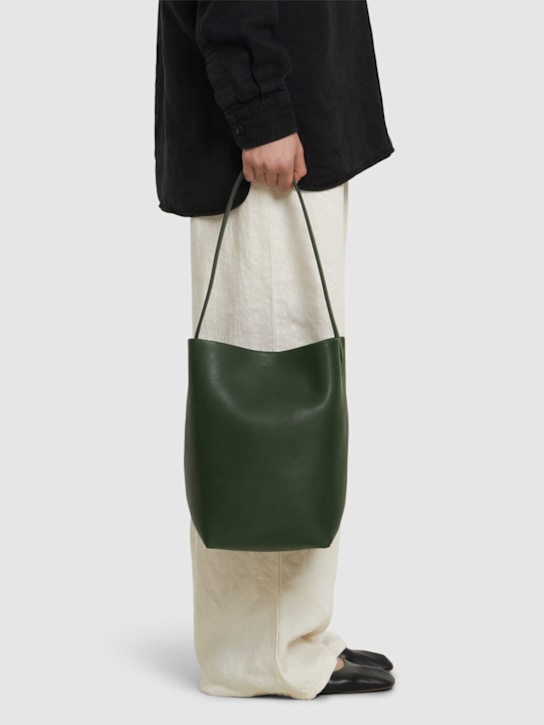 The Row: Medium n/s park saddle leather tote bag - women_1 | Luisa Via Roma