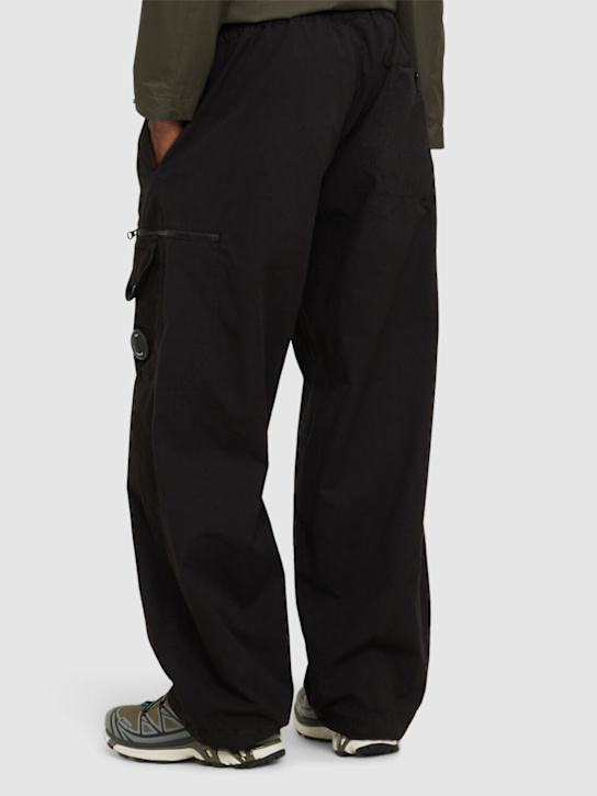 C.P. Company: Microreps boxy cargo lens pants - Black - men_2 | Luisa Via Roma