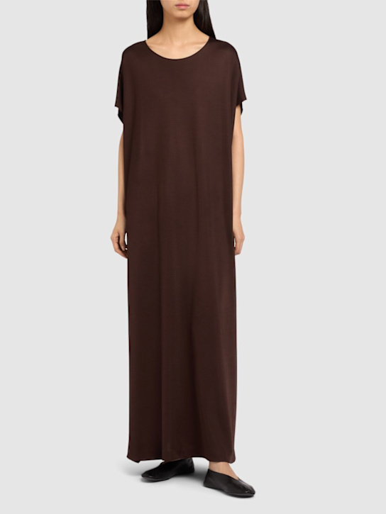 The Row: Langes Kleid aus Viskosejersey „Kaori“ - Schokobraun - women_1 | Luisa Via Roma