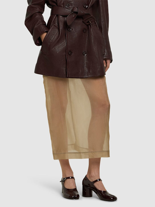 Maison Margiela: 60毫米Tabi漆皮高跟鞋 - 酒红色 - women_1 | Luisa Via Roma
