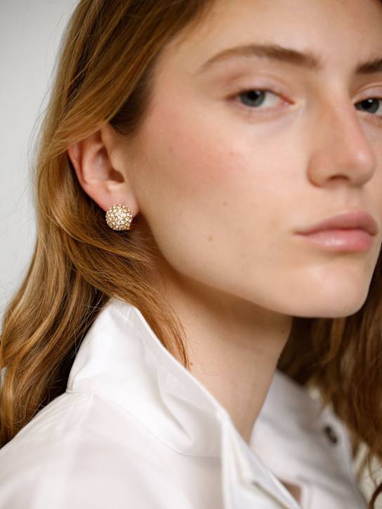 Jacquemus: Les Boucles Perlina stud earrings - Gold/Crystal - women_1 | Luisa Via Roma