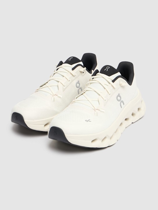 On: Cloudtilt sneakers - Pearl/Ice - women_2 | Luisa Via Roma