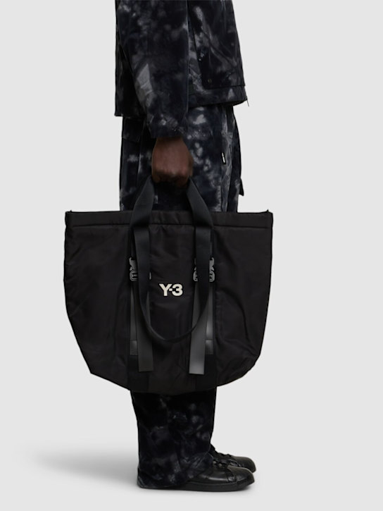 Y-3: Logo tote bag - Black - men_1 | Luisa Via Roma