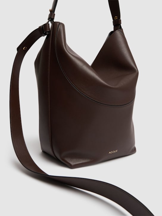 Neous: Medium Pavo leather tote bag - Dark Chocolate - women_3 | Luisa Via Roma