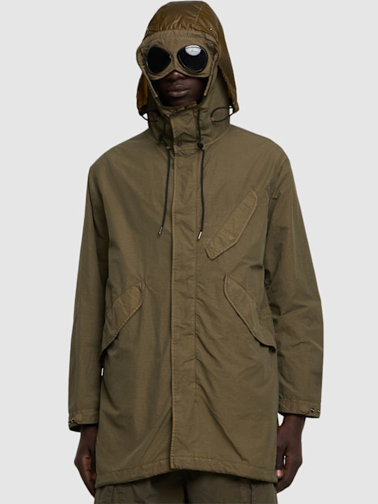 C.P. Company: Flatt nylon goggle fishtail parka - Efeugrün - men_3 | Luisa Via Roma