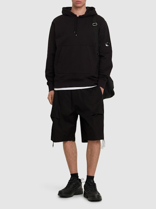 C.P. Company: ダイアゴナルレイズドフリース フーデッドスウェットシャツ - men_1 | Luisa Via Roma