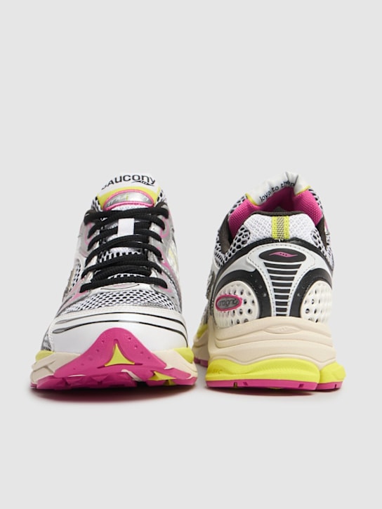 Saucony: Progrid Triumph 4运动鞋 - White/Fluo - women_3 | Luisa Via Roma