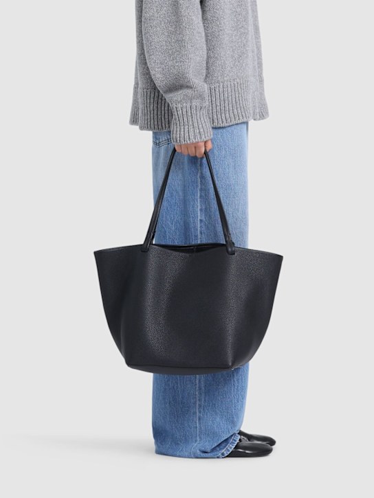 The Row: Borsa shopping Park Tote Three in pelle - Nero - women_1 | Luisa Via Roma