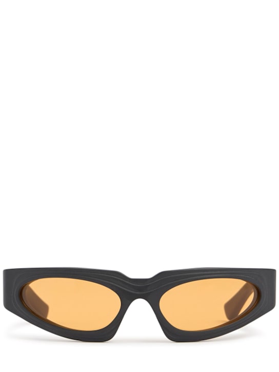 Kuboraum Berlin: E21 cat eye acetate sunglasses - Black - men_0 | Luisa Via Roma