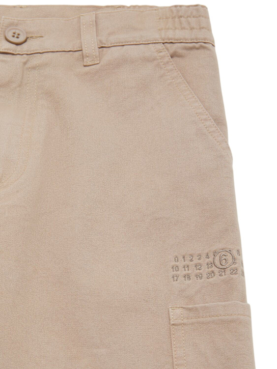 MM6 Maison Margiela: Cotton gabardine cargo pants - ベージュ - kids-boys_1 | Luisa Via Roma