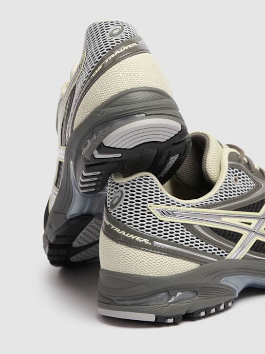 Asics: Sneakers "Gel-DS Trainer 14" - Truffle Grey - men_3 | Luisa Via Roma